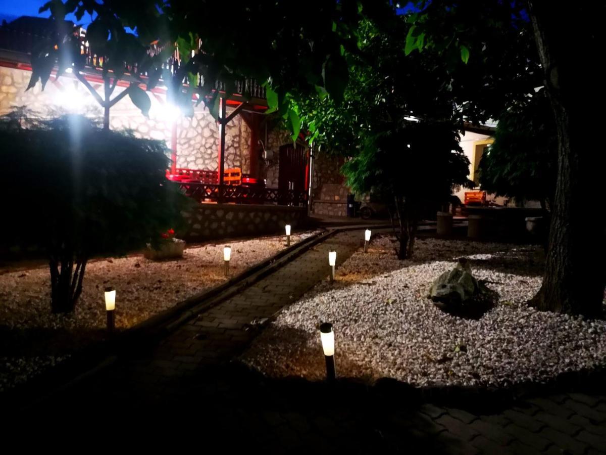 에게르잘록 Zoeld Sziget Wellness B&B 외부 사진