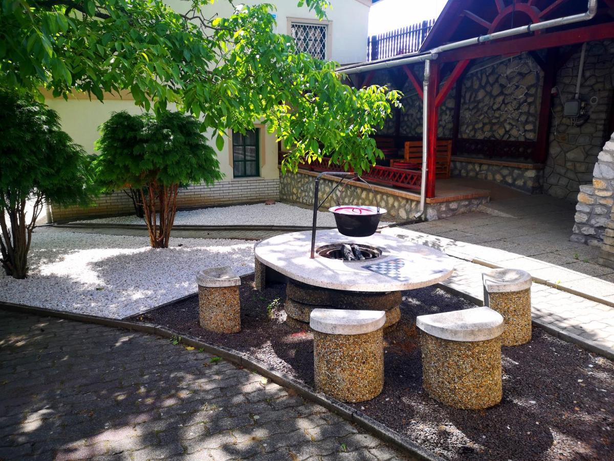 에게르잘록 Zoeld Sziget Wellness B&B 외부 사진